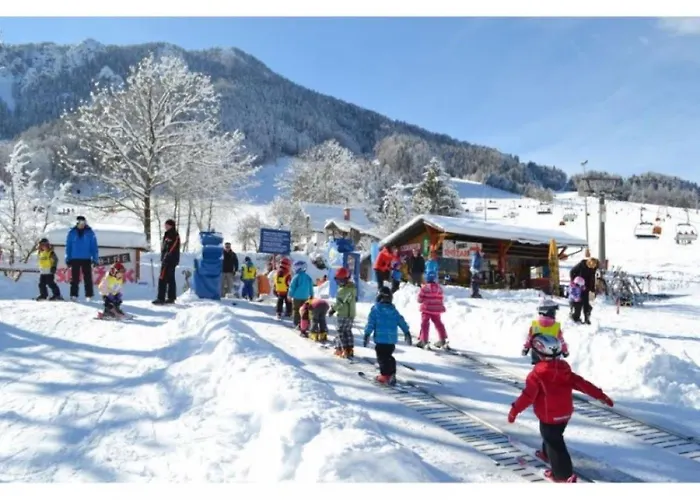 Idyllic Retreat Next To An Elven Forest דירה